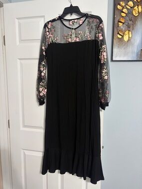 Black Mesh Floral Sleeve Midi Dress medium